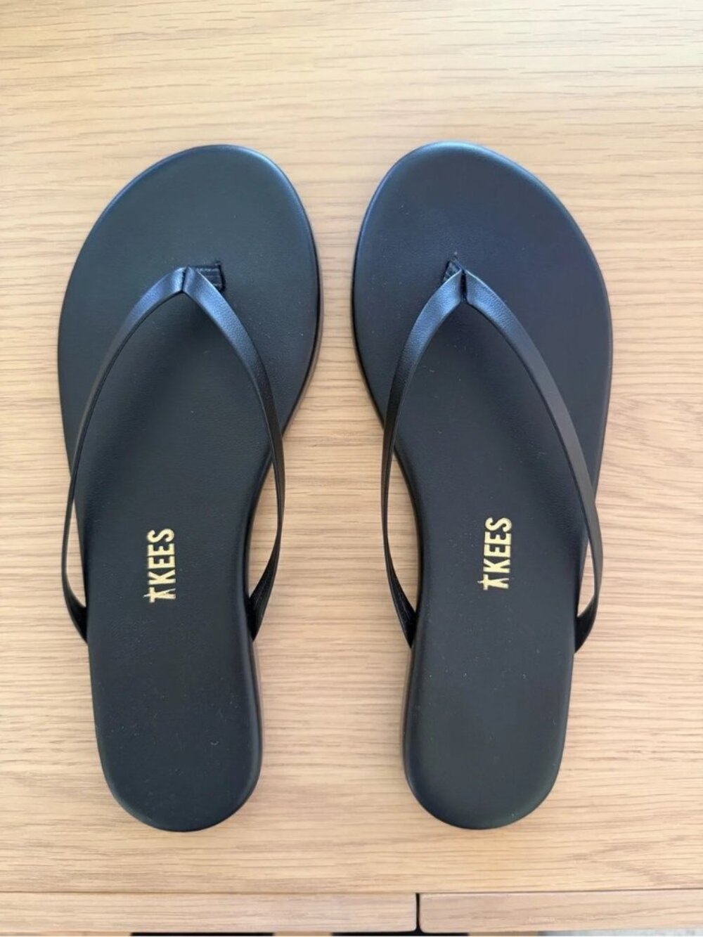 TKEES Lily Liners Flipflops NWOT
